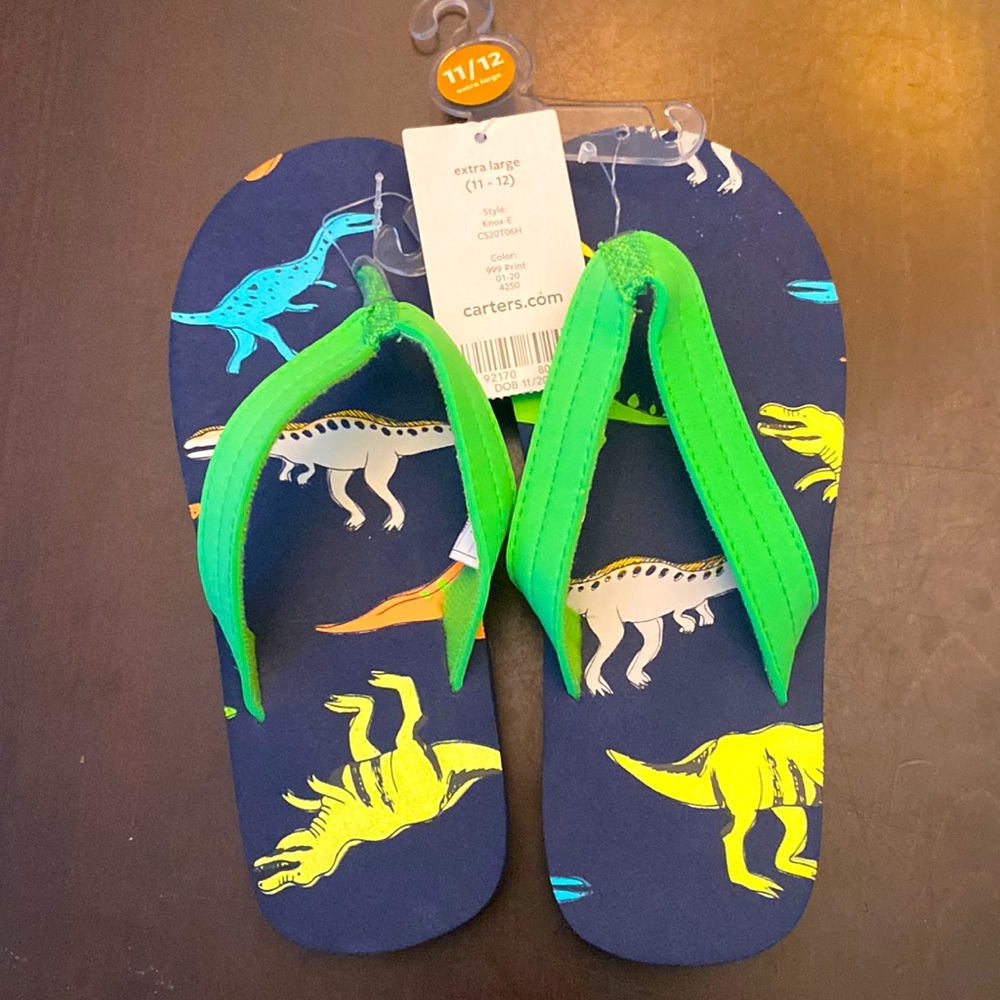 NWT Carter’s flip flops